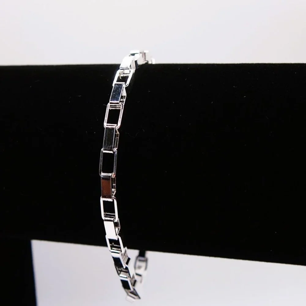 Stunning 8 Inch x 5mm. Box Style Bracelet Stamped as .925 Solid Sterling Silver